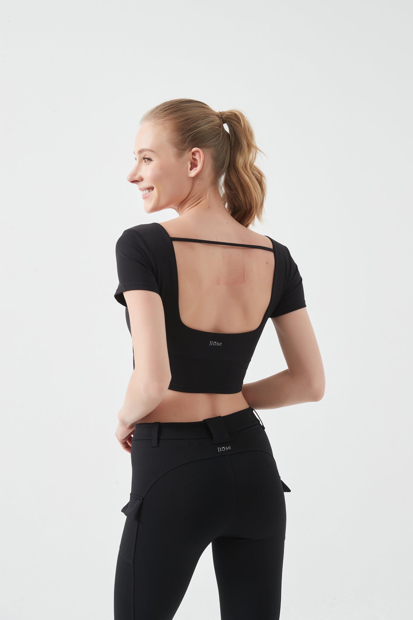 JIOSE U-SHAPED OPEN BACK T-SHIRT | EVERYDAY-WEAR & WORKOUTS